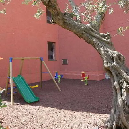 Tossa Center מלון